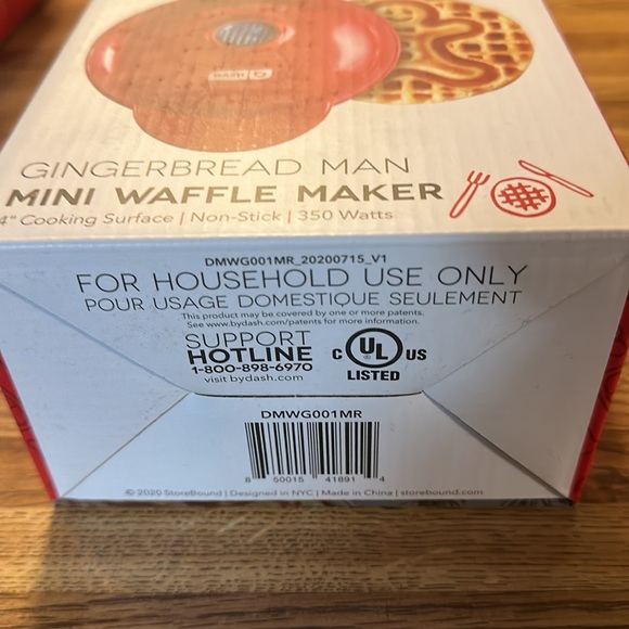 DASH MINI GINGERBREAD WAFFLE MAKER: RED: NEW IN BOX - Picture 2 of 4